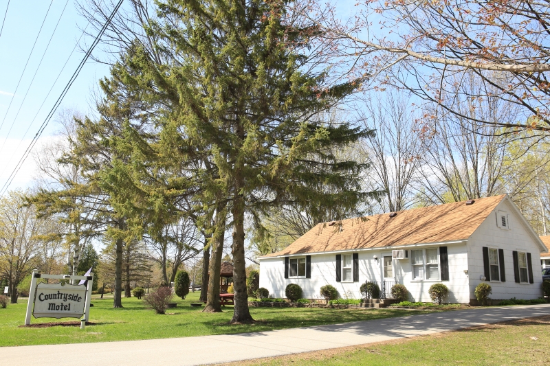Fish Creek Cottage & House Rentals at Countryside Motel & Cottages