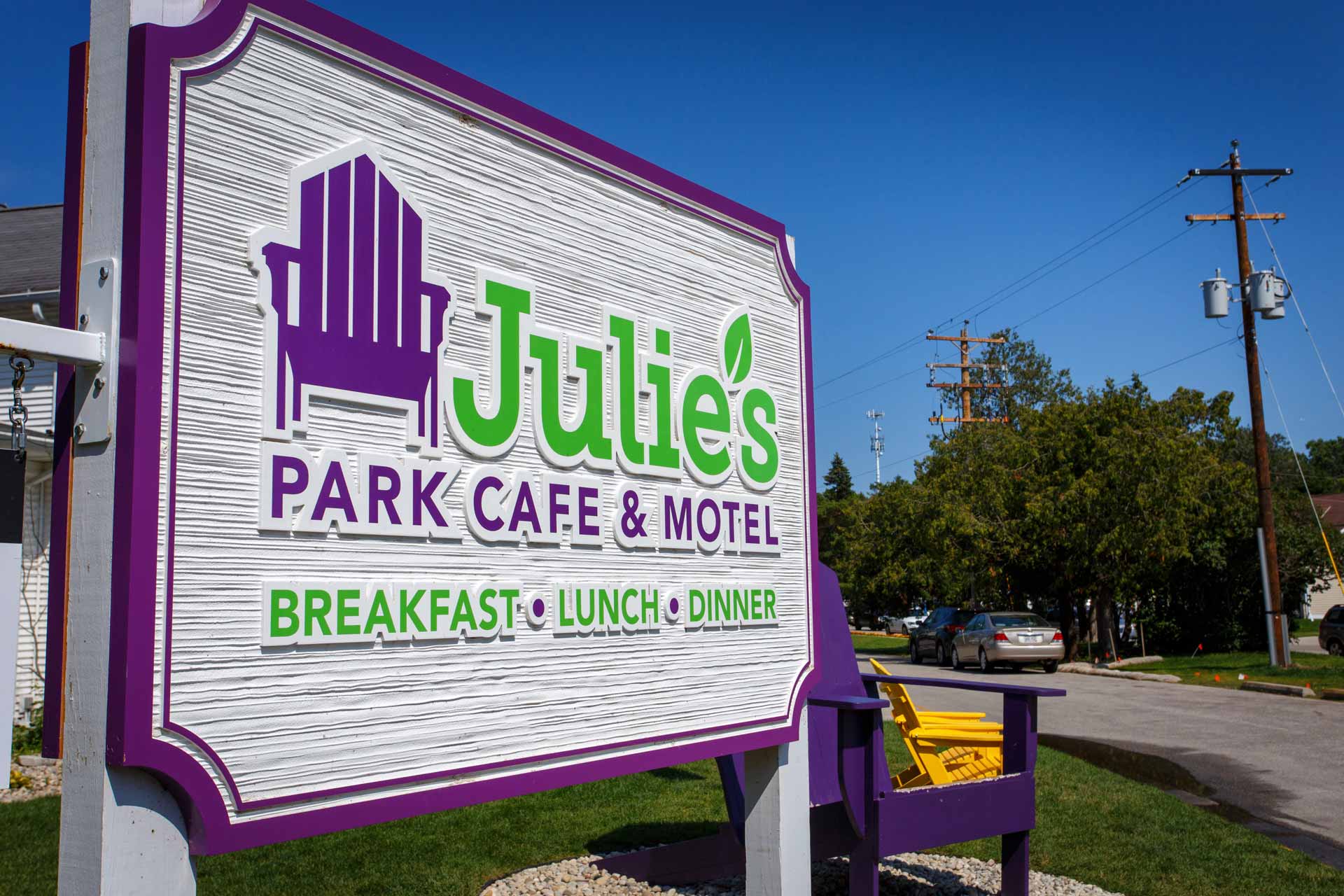 Julie's Park Cafe & Motel